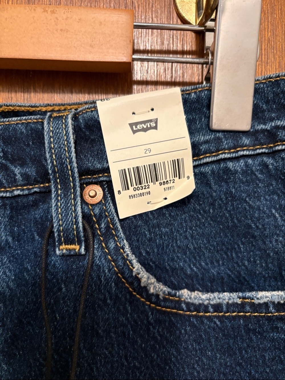 NWT Levi’s 501 Mid Thigh Shorts - Picture 9 of 13